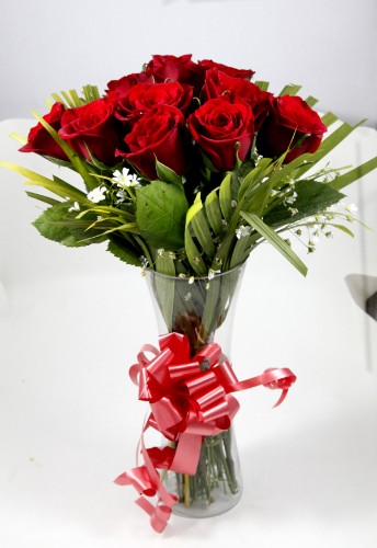 12 Red Roses in Glass Vase