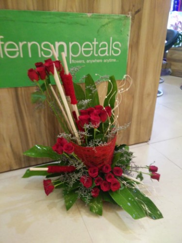 Enchanting red roses arrangement