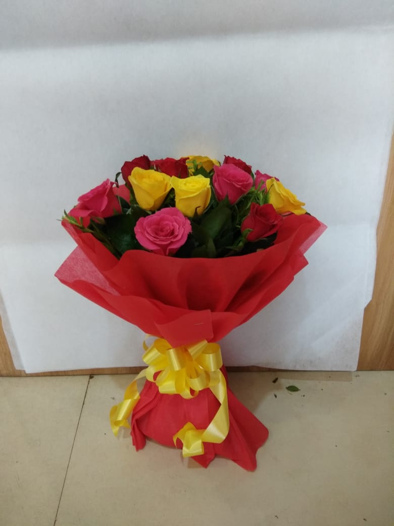 Special 12 mixed roses bouquet