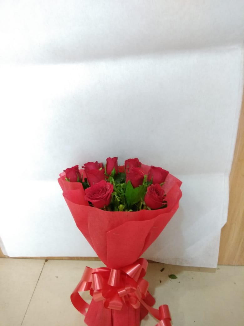 Vivid 10 red roses bouquet