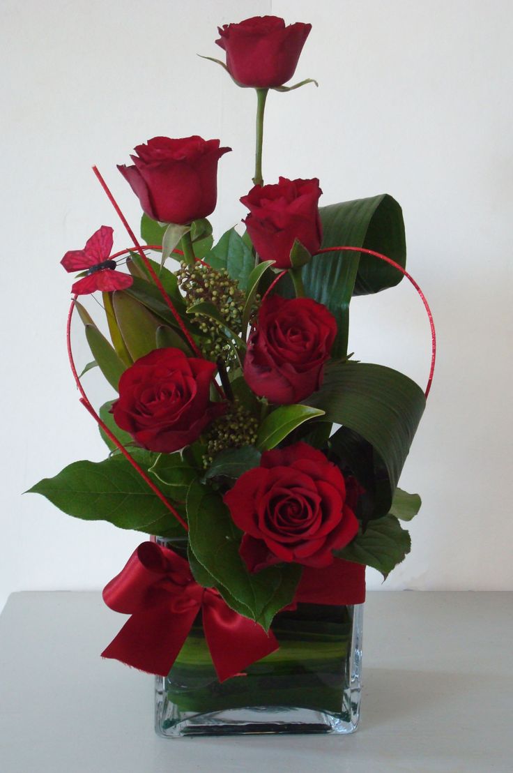 Red roses in glass vase 
