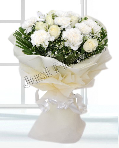 12 White Roses & Carnation Paper Packing Bunch